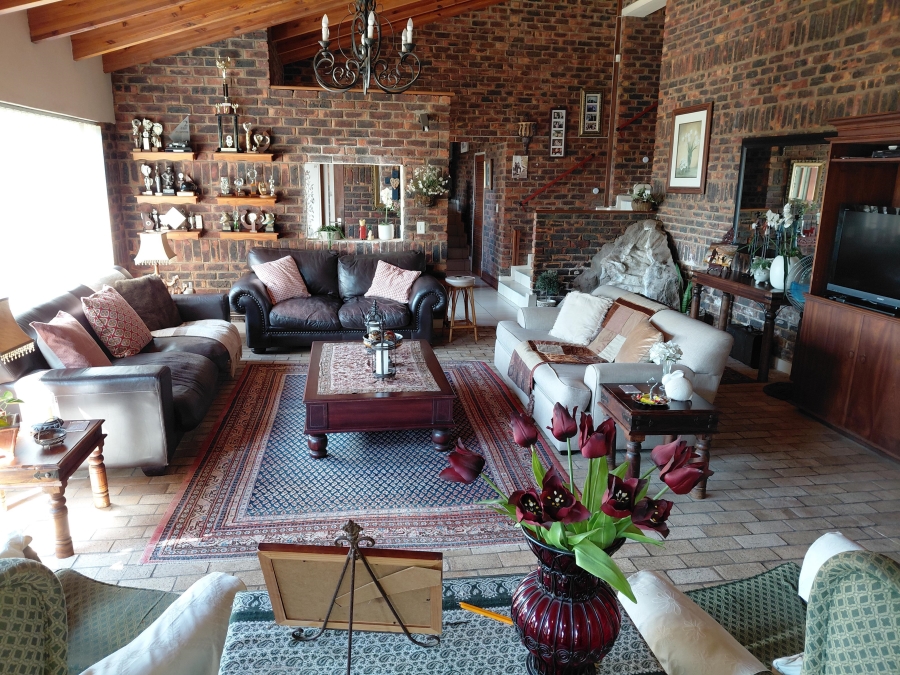 5 Bedroom Property for Sale in Heuwelkruin Eastern Cape